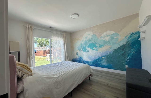 Charming 3-bedroom house with Huge backyard, WiFi and AC in Redwood City