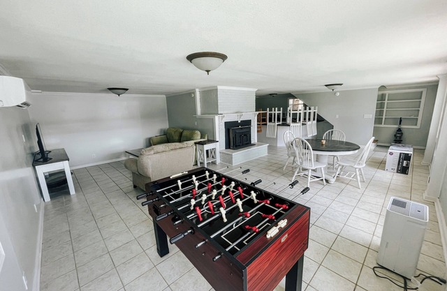 Charming 3-bedroom house with Wi-Fi ,AC and water views in Rogersville.
