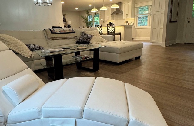 Charming 3-bedroom house with WiFi and AC in beautiful Stony Brook
