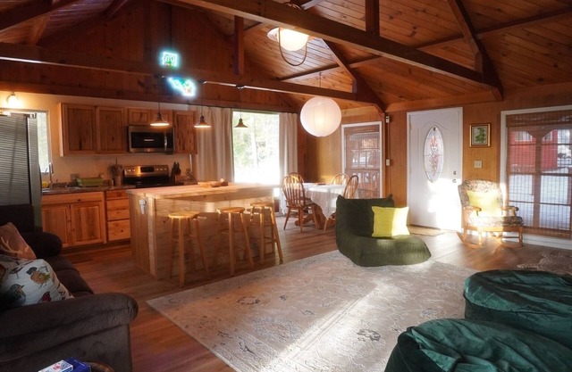 Charming 3-bedroom cabin in Twain Harte LAKE MEMBERSHIP with AC, WiFi