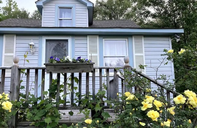 Charming 3 bedroom Catskill Garden Cottage