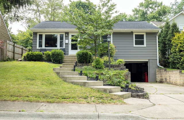 Charming 3-bedroom house with fenced in backyard in wonderful Worthington
