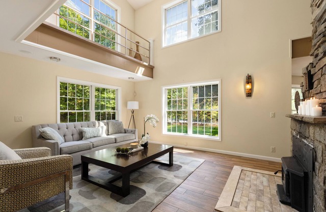 Charming 3-bedroom villa with WiFi, AC in fabulous Monroe