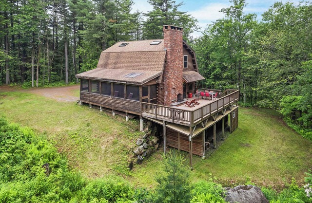 Charming 3-BR Berkshires Timber Cottage