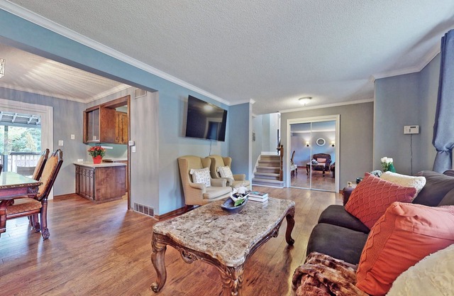 Charming 3 Room Cottage in the city