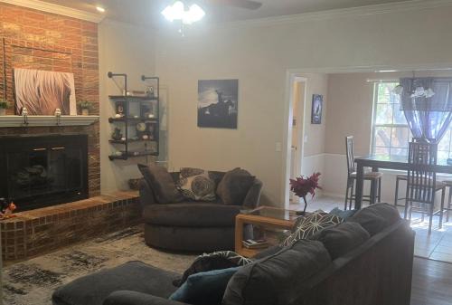 Charming 3 Room Home with Office