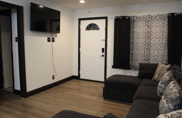Charming 3-bedroom house in North Richland Hills with WiFi, AC