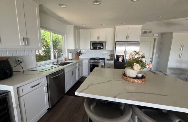Charming 3-bedroom house with city and ocean views in tranquil Palos Verdes.