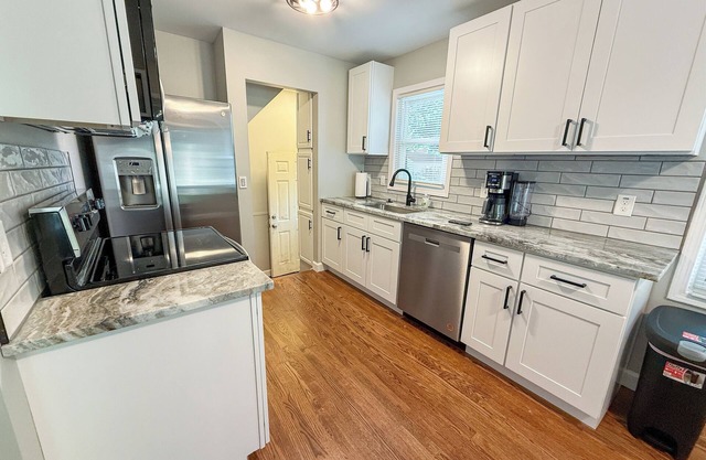 Charming 3bed, 20 mins to DTW, Novi, Downtown, in peaceful suburb new renovated!