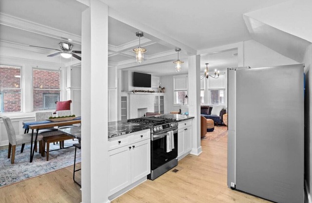 Brand new! 10 Mins to downtown, spacious & modern!