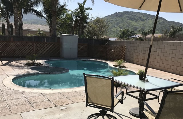 Charming 3BR / 2BA Haus mit Pool und Whirlpool