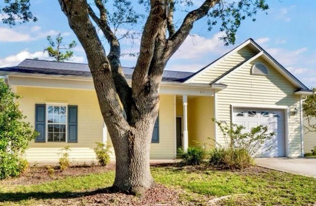 Charming 3BR/2BA Retreat Near Carolina Beach