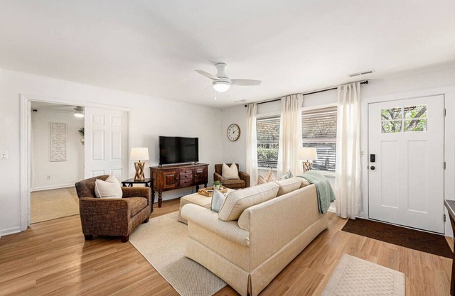 Charming 3br/2ba Shem Creek Oasis!