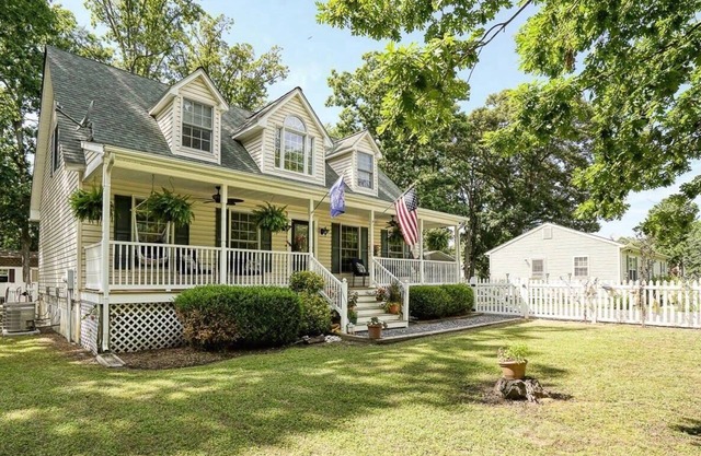 Quaint Tilghman Island home
