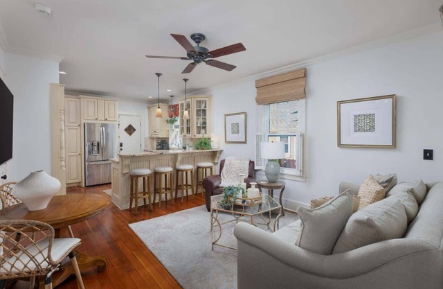 Charming 3BR Cottage + Garden, Walk to Downtown & Metra, Sleeps 6