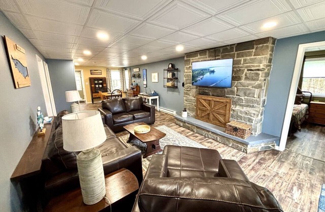 Charming 3BR Cottage Near Sylvan Beach | Pets OK