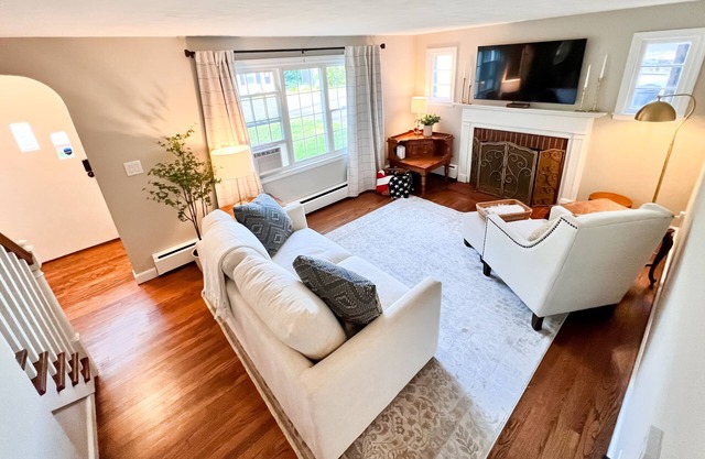 Charming 3BR Hilltop House, Newly Remodeled with Arcade