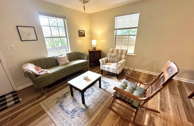 Charming 3BR Home on 2 acres, Family & pet friendly. With Porch, Fire Pit, Deck