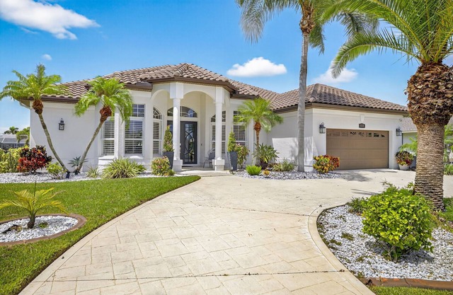 Charming 3BR Waterfront Home – Heated Pool & Gulf Access