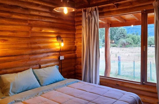 Charming 4-bedroom cottage in superb Villa Lago Rivadavia with WiFi