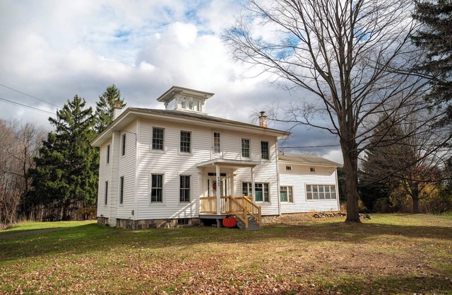 Charming 4-bed Farmhouse. Minutes to Bristol Mountain, Finger Lakes, Wineries.