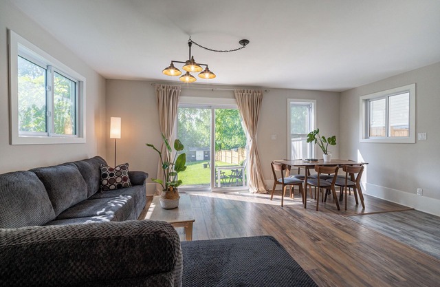 Charming 4-bedroom house with AC and WiFi in welcoming Peterborough