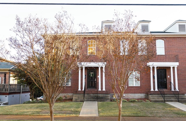 Charming 4-bedroom condo with WiFi, AC in fabulous Florence Downtown