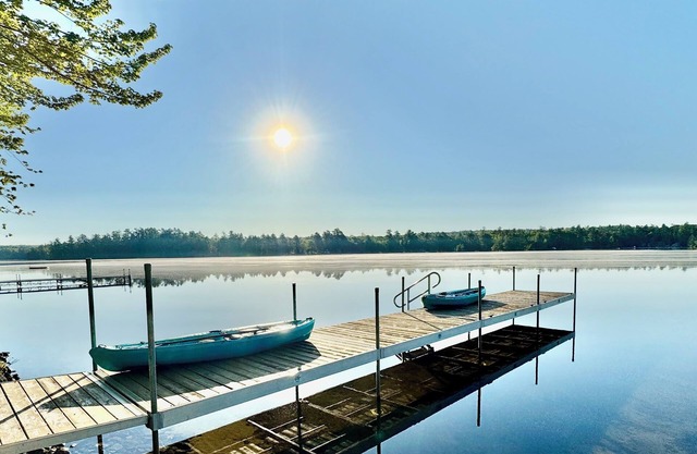 Charming 4-bedroom cottage with AC, WiFi on Little Sebago Lake waterfront