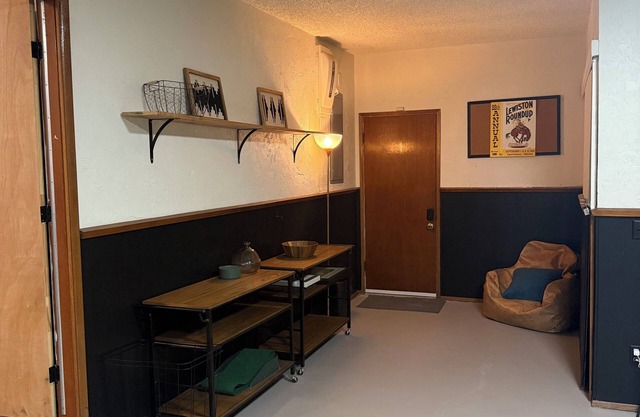 Charming 4-bedroom farmhouse in Pendleton! Close to downtown, room for everyone!