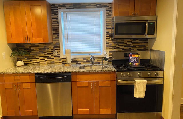Charming 4 bedroom house in welcoming Bloomfield with AC
