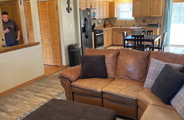Charming 4-bedroom house with AC and WiFi in serene Rio Rancho