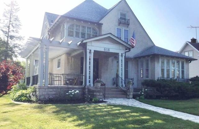 Charming 4 Bedroom Historic Home Centrally located in Northeastern Wisconsin