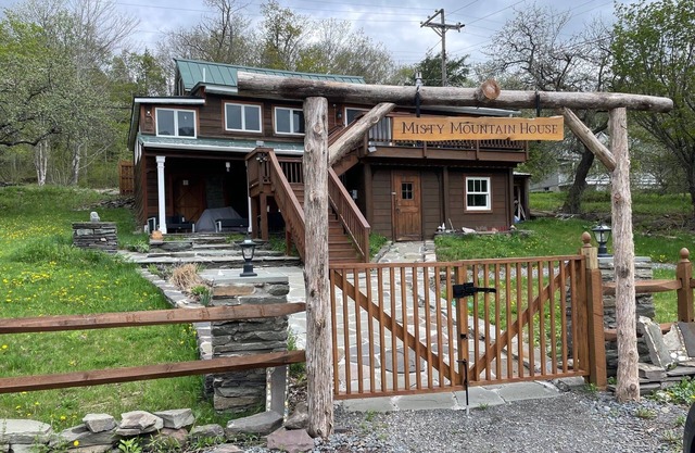 Charming 4-bedroom house bordering the catskill park preserve. unique beautiful