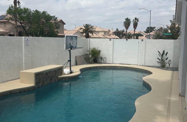 Charming 4-bedroom house with WiFi and AC in vibrant Las Vegas,With Private pool