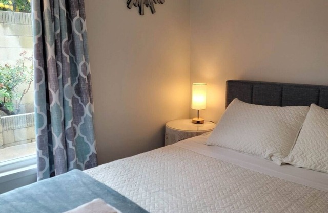 Charming 4-bedroom house with POOL, WiFi and in delightful Placentia
