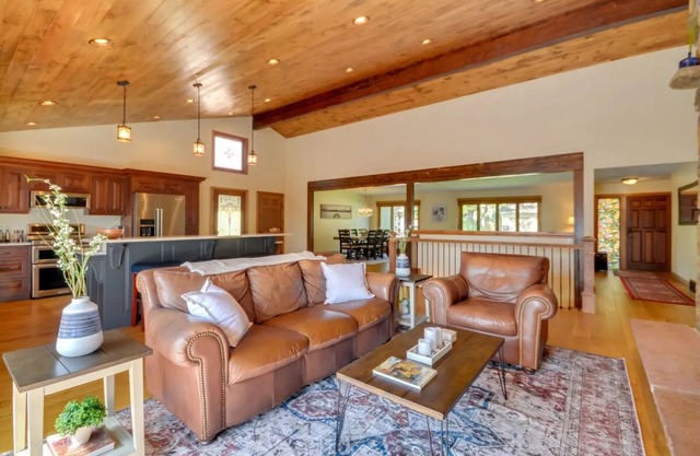 Charming 4-bedroom Home in Quiet Neighborhood with Deck!