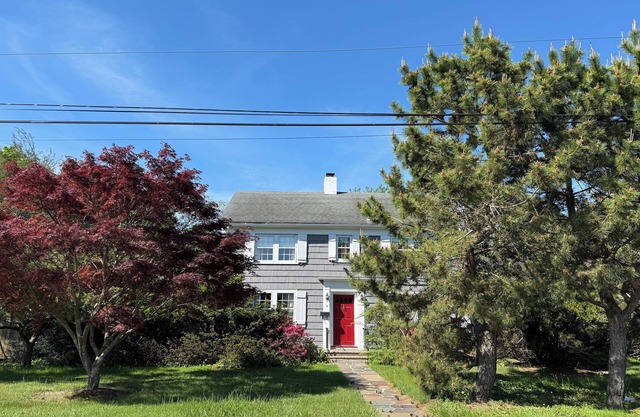 Charming 4 bedroom house in heart of Bellport Village. Summer season rental 18k