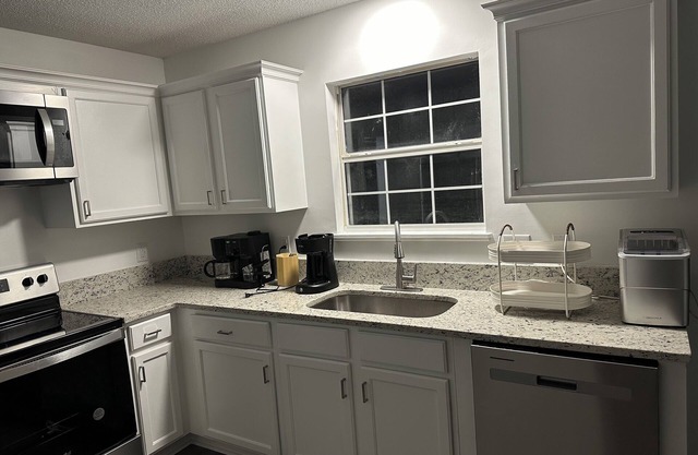 Charming 4-bedroom house with AC and WiFi in amazing Columbia