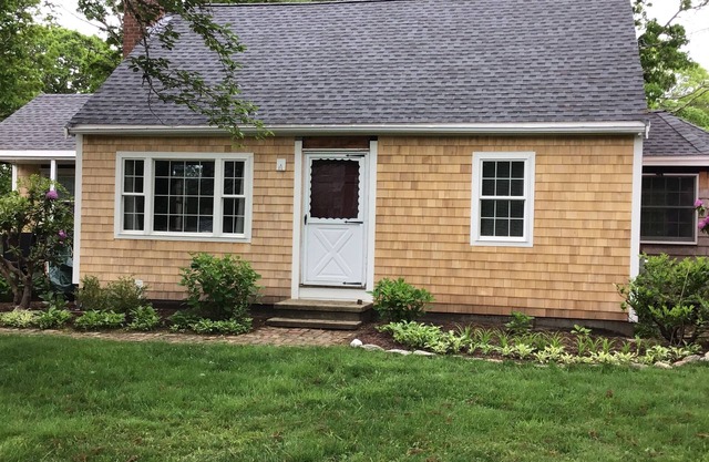 Charming 4-bedroom house with WiFi and AC in lovely Falmouth