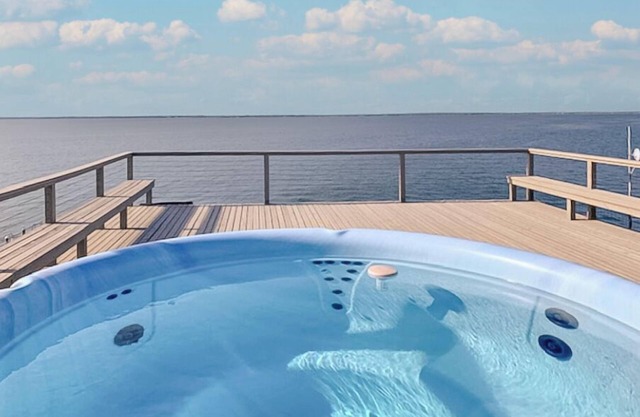 Charming 4-bedroom house with AC and WiFi in lovely Sayville