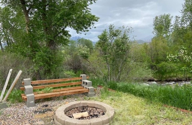 Charming 4-bedroom house on the creek in peaceful Sheridan