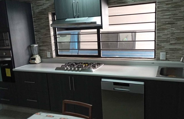 Charming 4-bedroom house in Morelia - garden and parking area included