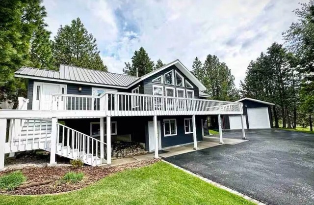 Charming 4-bedroom house with AC, WiFi in Cascade