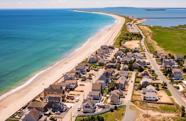 Charming 4-bedroom house with WiFi, AC in peaceful Duxbury
