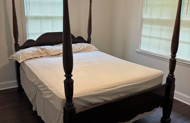 Charming 4-bedroom house with WiFi and AC in Harvest very secluded