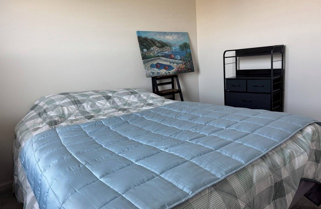 Charming 4-bedroom house with AC, WiFi in delightful Kingman