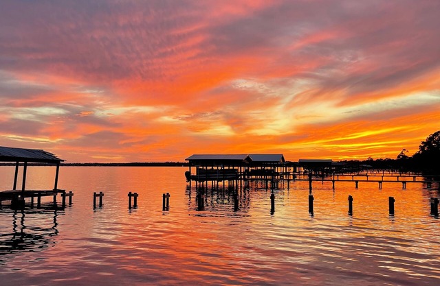 Charming 4-bedroom house with Wi-Fi and AC in House in Perdido Bay Lillian Al