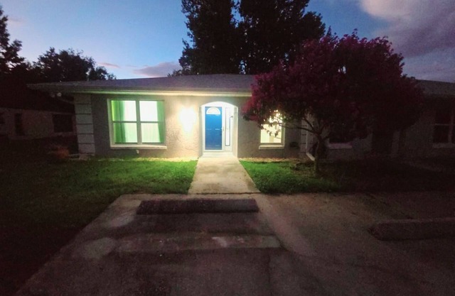 Charming 4-bedroom house with WiFi, AC in fantastic Sebring
