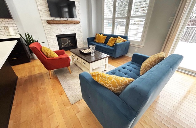 Charming 4-bedroom house with WiFi and AC in welcoming Ottawa