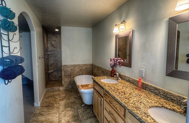Charming 4-bedroom house with AC, WiFi in Casper